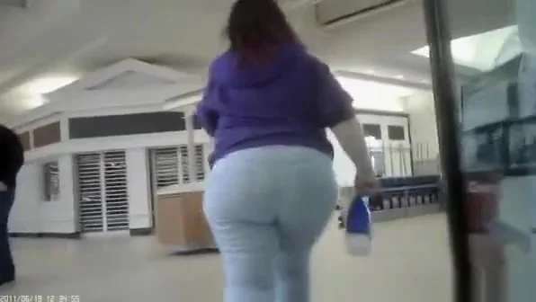 Thick Mall Booty in Jeans