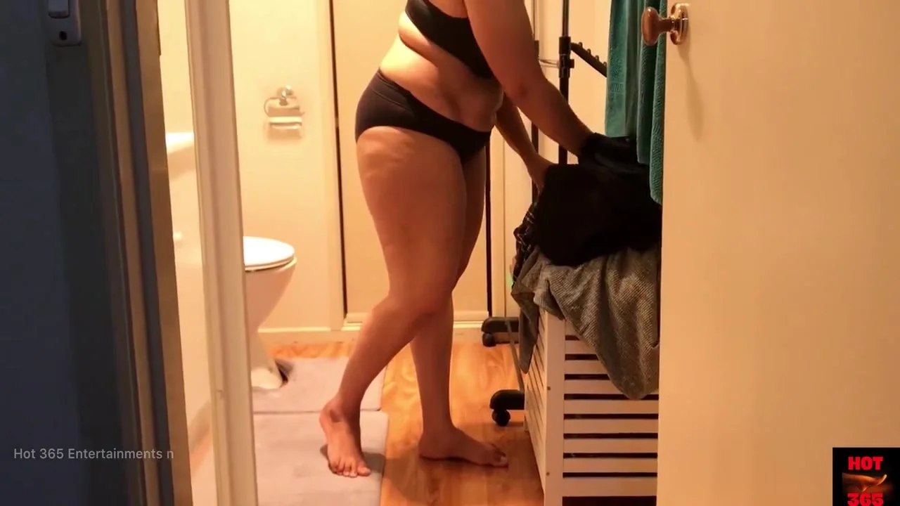 Tamil Actress In Beautiful Milf Changing Clothes And Flashing Hot Curves