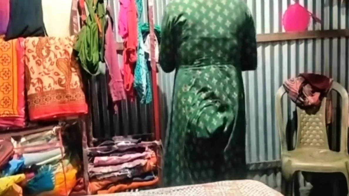 Indian Desi Bhabhi Is Dressing