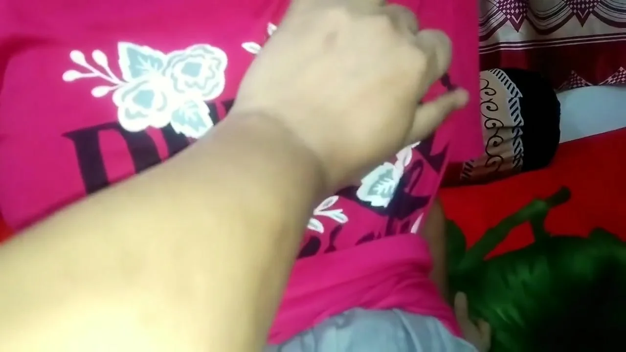 A Sexy Lady House Owner Seduces Her Servant For Sex