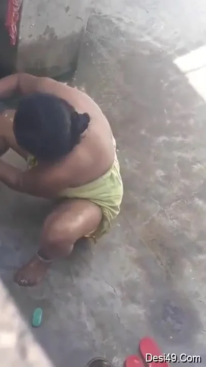 Today Exclusive- Desi Bhabhi Bathing Capture By 1