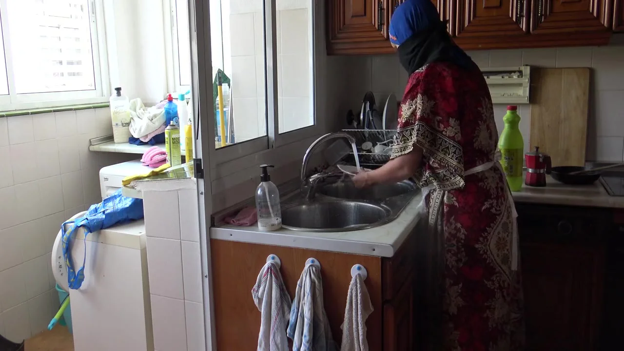 Real Amateur Maid Gives Rimjob To Her Boss