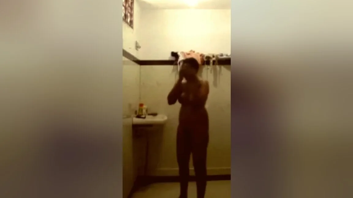 Today Exclusive- Sexy Mallu Girl Bathing