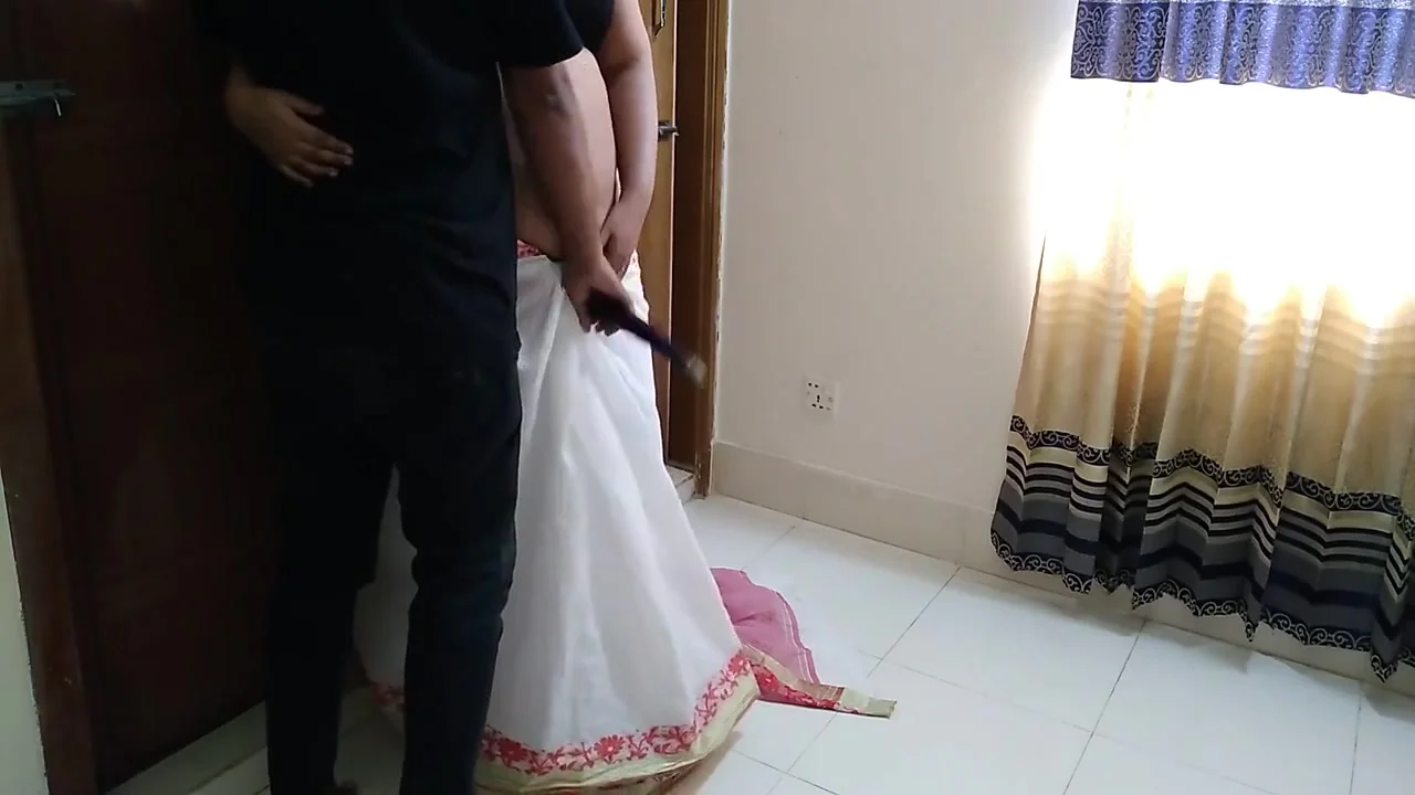 Indian Desi Stepmom Mera Bada Lund Chahta Hai - Jab Papa Ghar Par Nahi Hote To Maa Mujhe Bulate Hai Aur Jabardast Choda