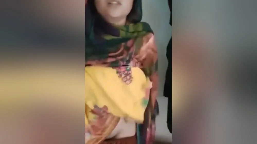 Today Exclusive -cute Paki Girl Shows Her Boobs And Pussy