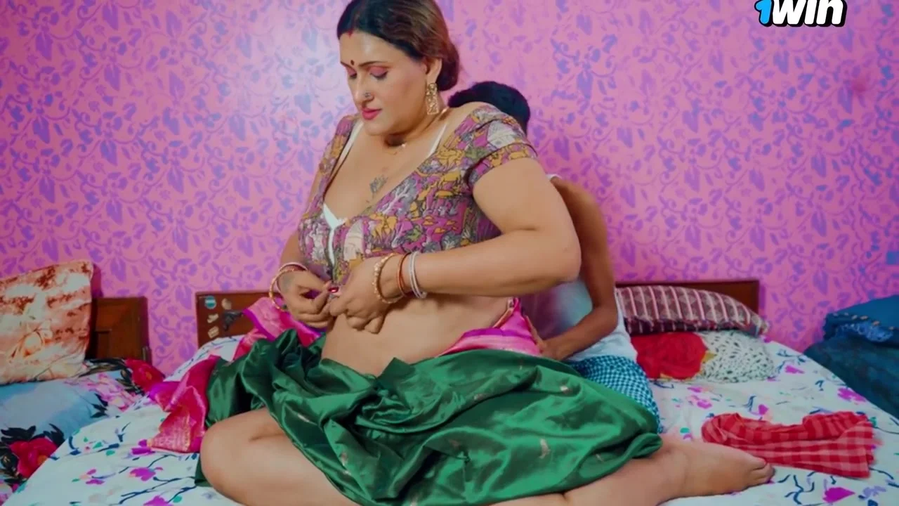 A Teenage 18+ Boy Fucked Hard To Her House Owner While Getting Body Massages - Hindi Sex