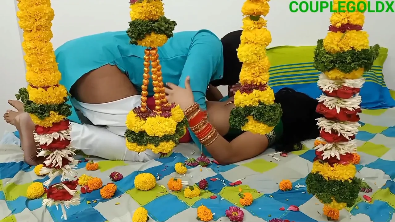 फल स सजई हई सहpरत बहत यद कर रह थ