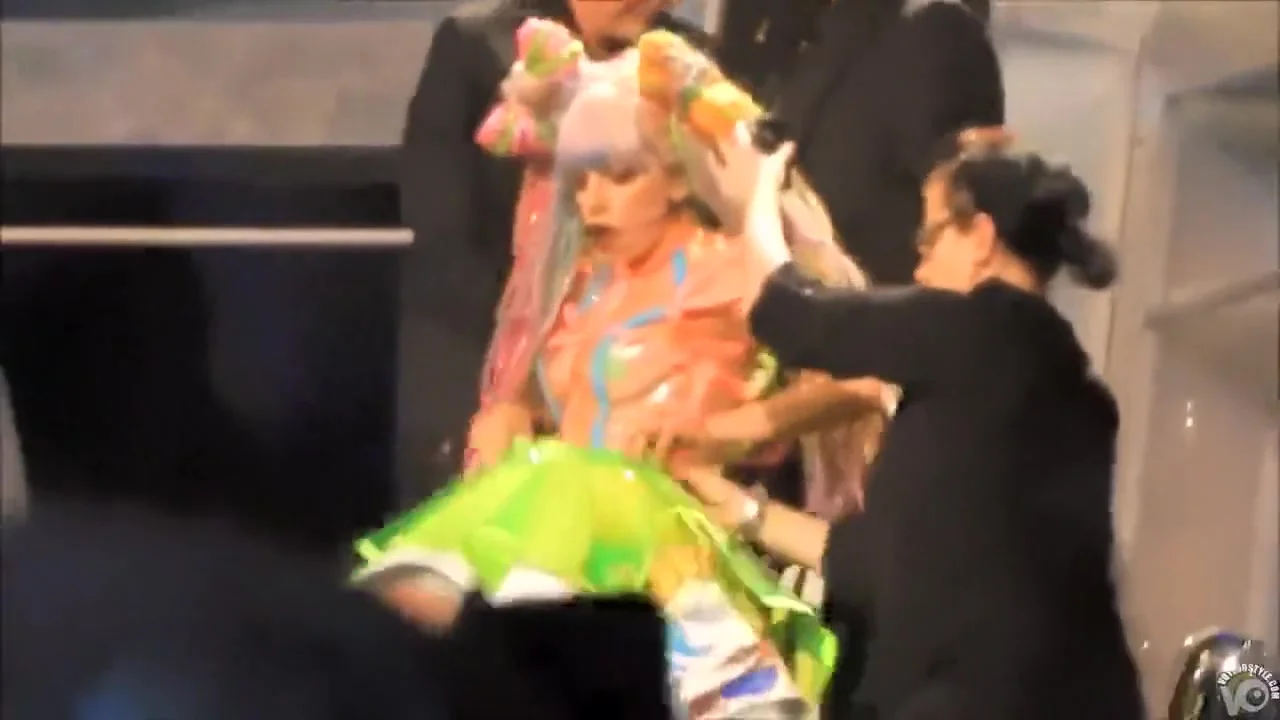 Popular singer decides to go almost fully naked for the crowd