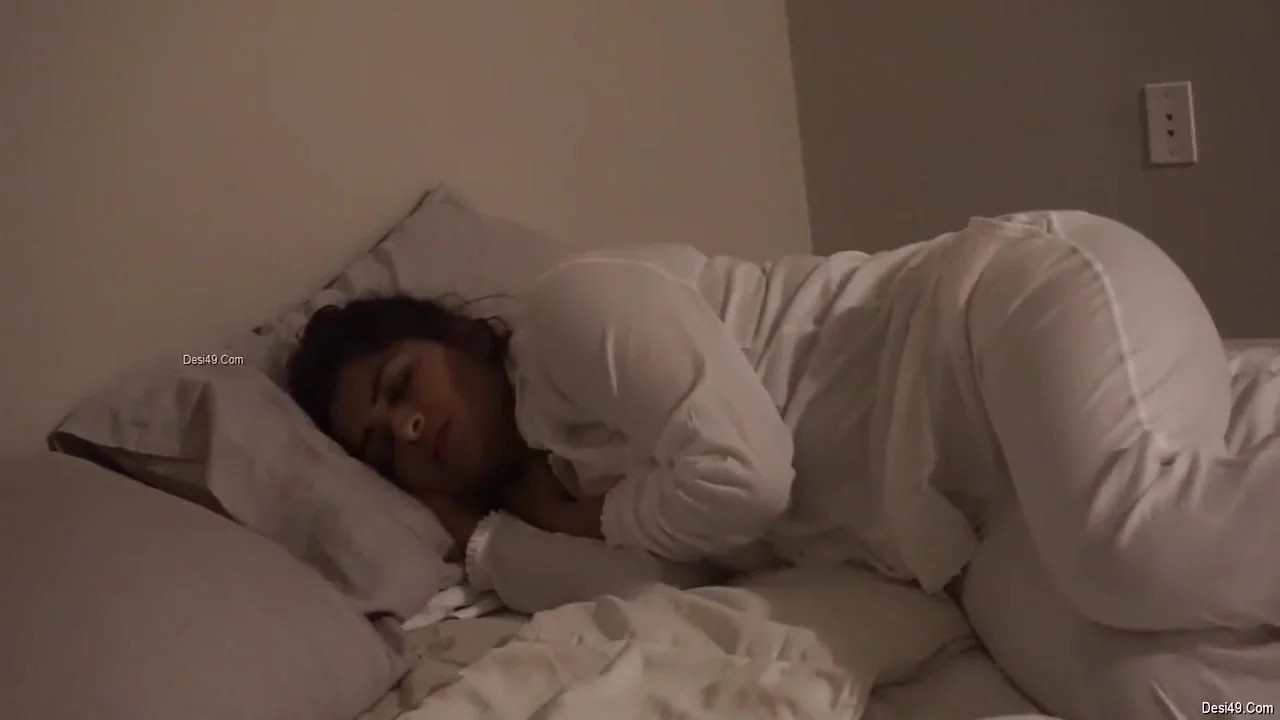 Exclusive- Sexy Nri Girl Draming How She Fucked With Lover And Make Horny