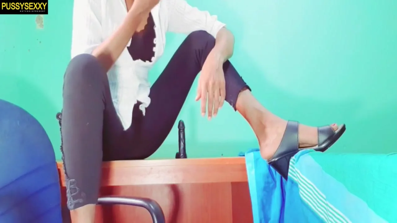 Pussysexxy Dirty Talkටෝක් කරලා පයිය කෙලින් කරන නංගි - Sri Lankan