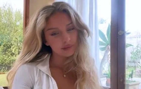 Tasty amateur blonde babe masturbating on web cam