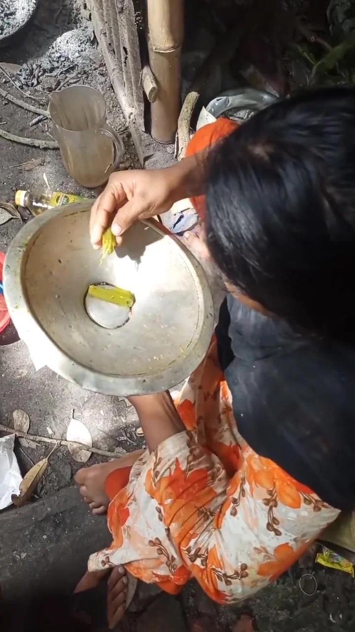 Desi Bhabhi Cooking Turned Into A Hot Surprise!