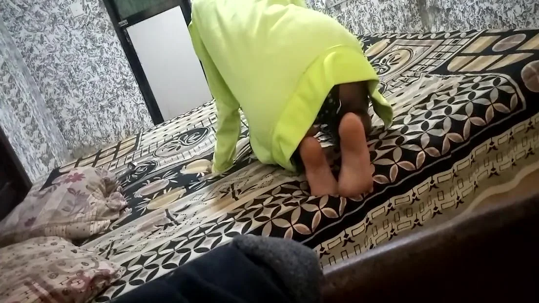 Indian Girl Fun In A Office Bed Room. Indian Couple Fun With A Bed Room With Tamil Actress