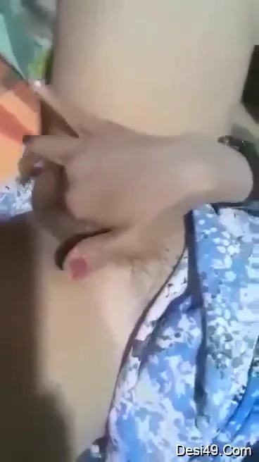 Today Exclusive- Horny Girl Showing Her Boobs And Pussy