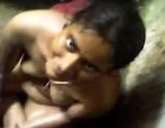 desi girl sucking when bathing and bf captured