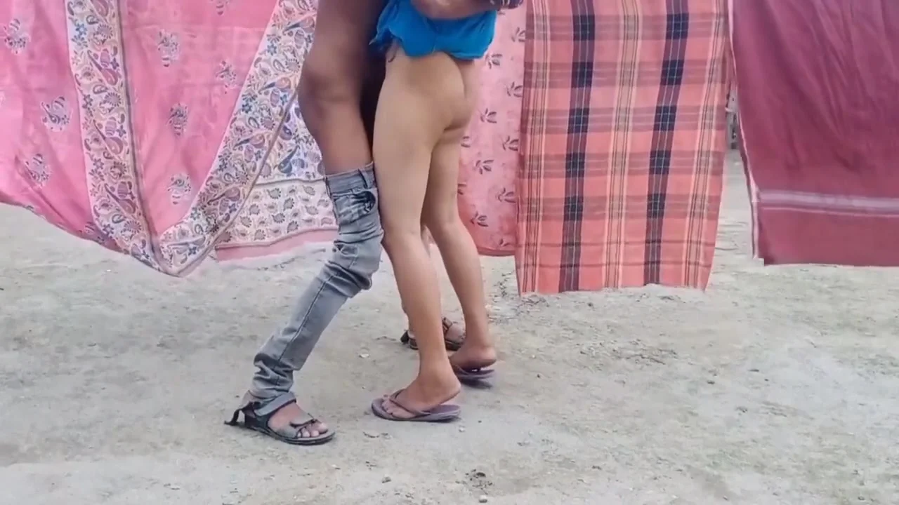 Desi Greeb Chachi Ne Peso Ke Badle Apne Se Km Umar Ke Mard Se Phuddi Marwai