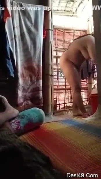 Today Exclusive- Desi Village Bhabhi Bathing Record By Devar