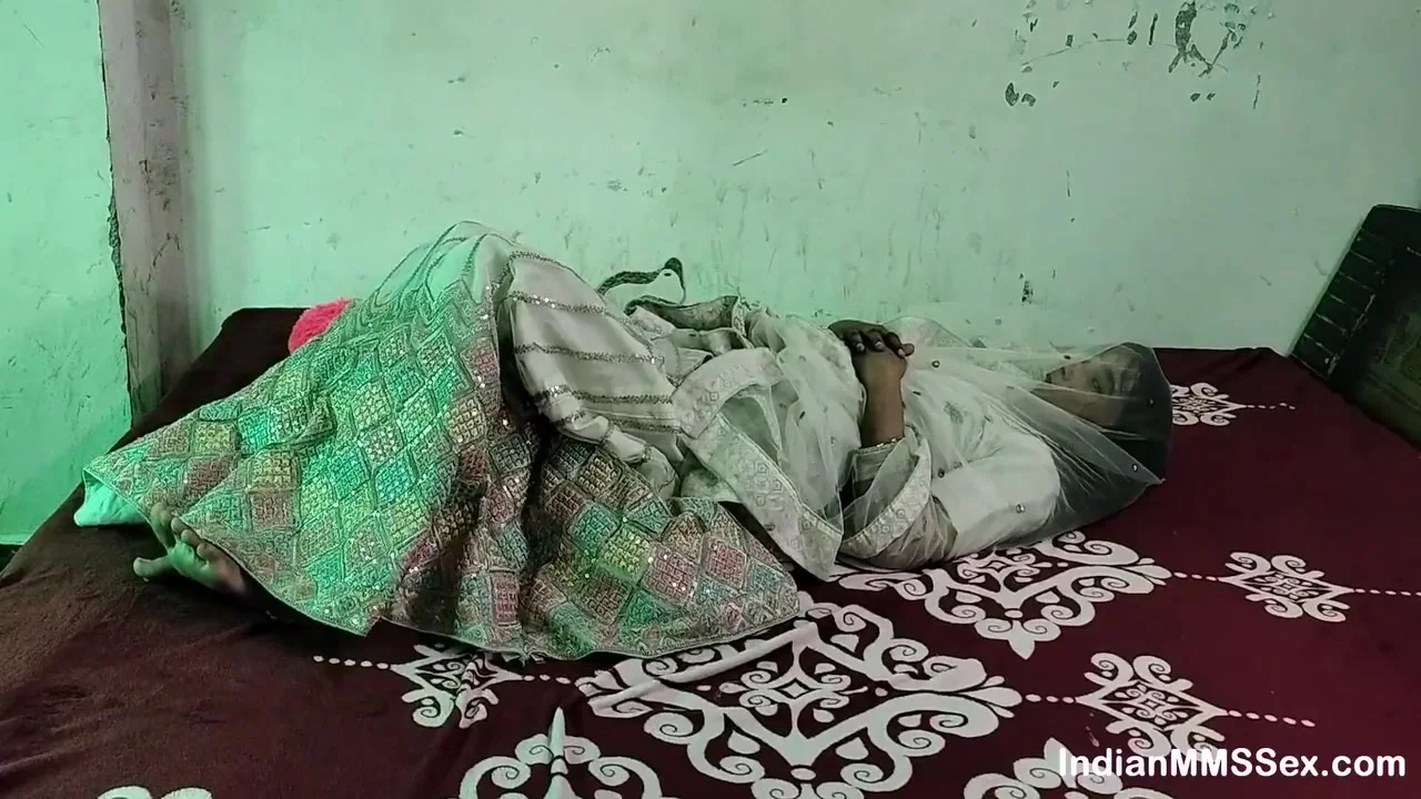 Hindi Sex - Newly Married Young 18 Year Old Indian Wife Night Sex With Husband