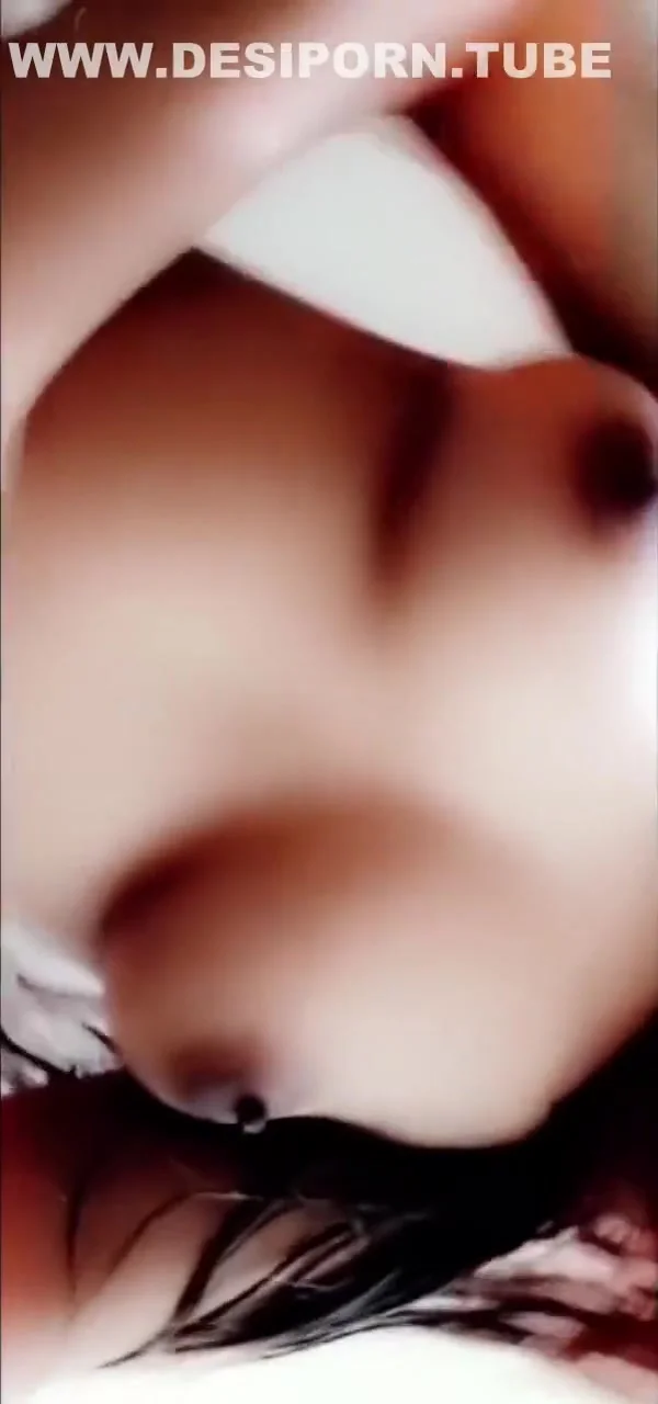 Super Cute Sexy Girl Display Her Nude Pussy On Cam