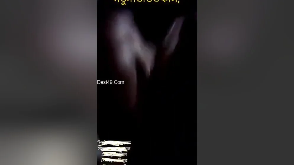 Today Exclusive- Desi Village Bhabhi Show’s Her Boobs And Pussy