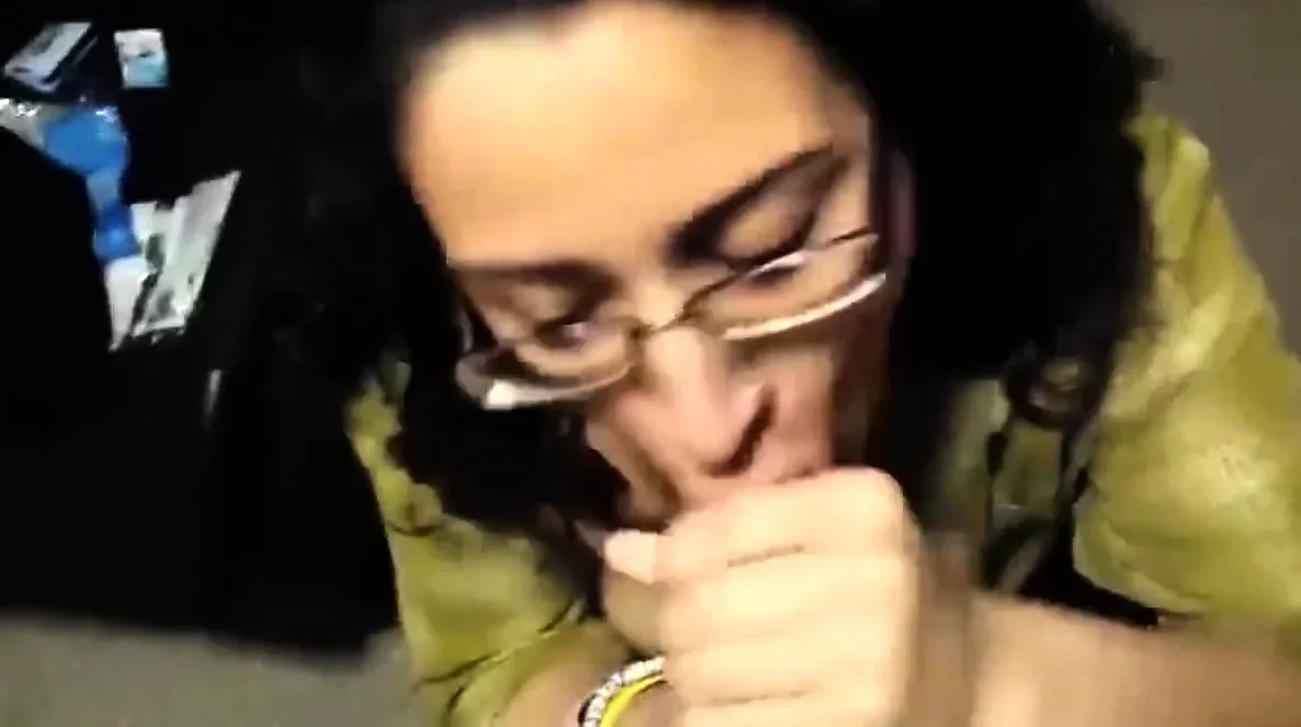 Arabic woman sucks like a pro and love cum