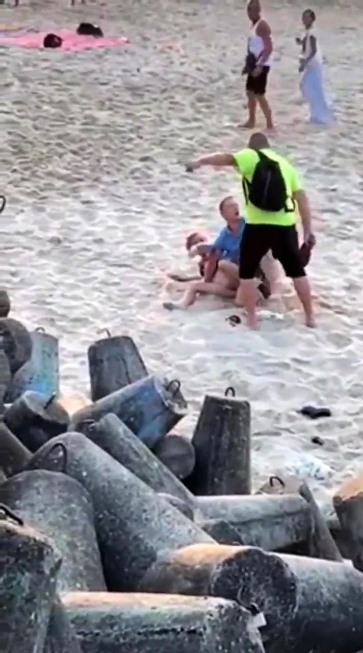 Busty girls at beach hidden cam