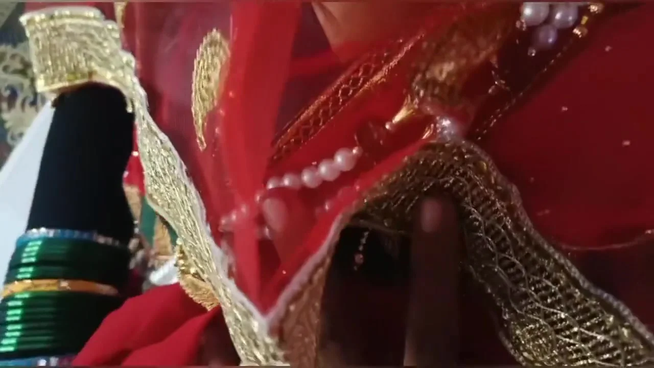 Desi Indian Dulhan Ki Suhaagraat Ke Din Doggy Style Chudai,saaf Hindi Voice