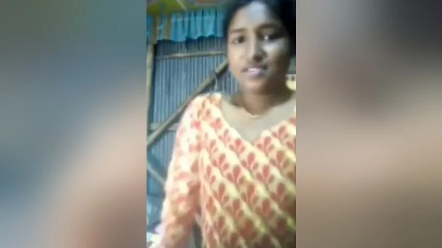 Today Exclusive-shy Desi Village Girl Showing Her Boobs