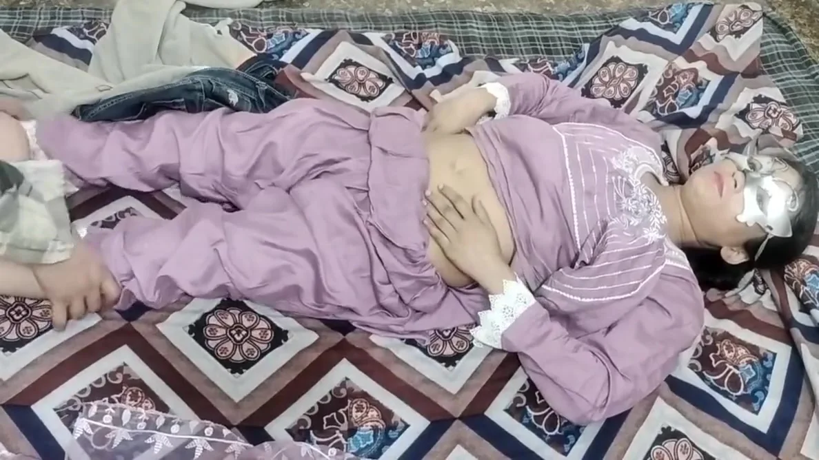 Buaa Ki Beti Pahli Baar Me Hi Ghar Me Pakad Ke Pel Diya