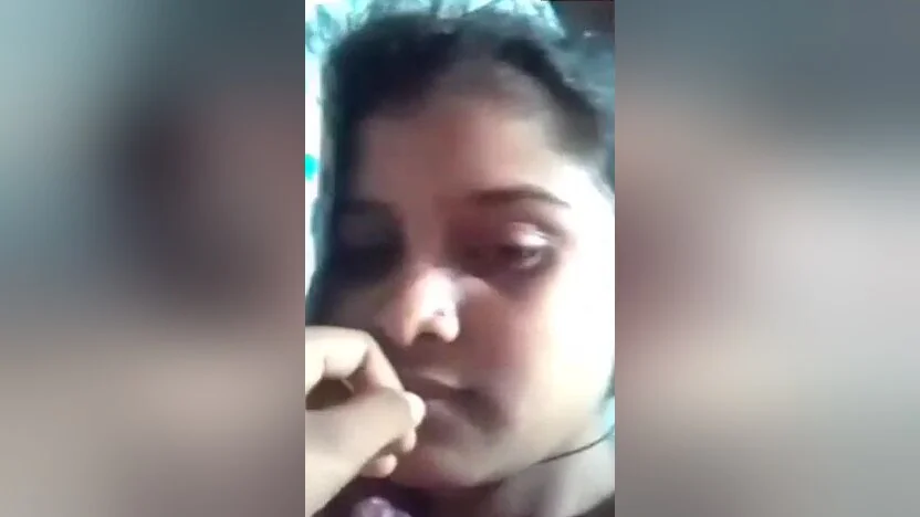 Today Exclusive- Cute Bangla Girl Shows Her Pussy 2