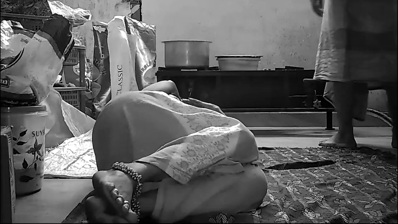 Indian House Wife Busy Showing And Big Cock Show - Bigger Cock