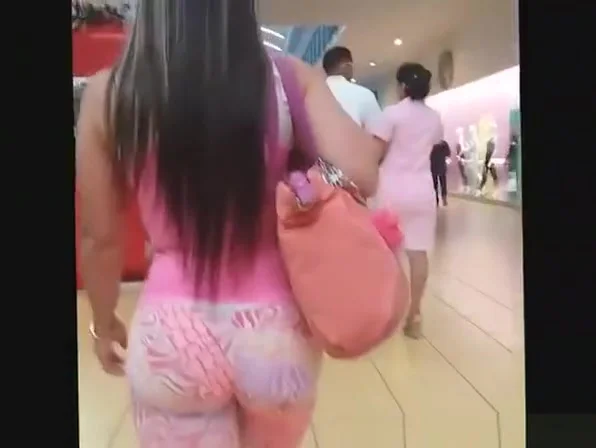 Nice ass and cameltoe in leggings