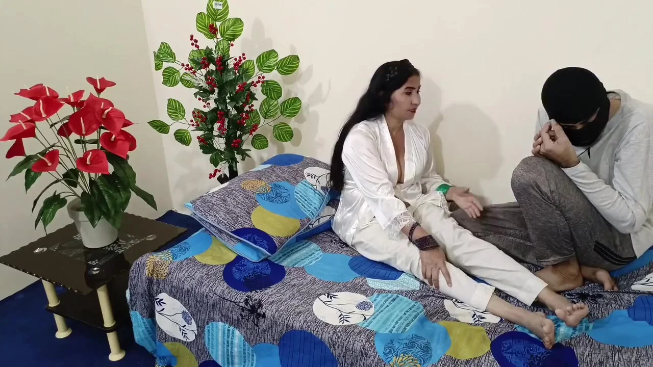 Hot Indian Mistress Massage From Her Home Servant Guy