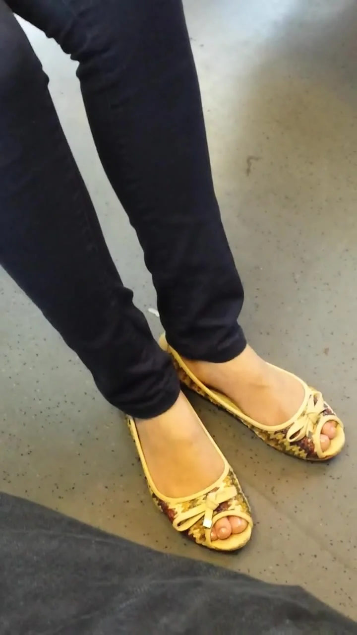 NICE FEET IN TRAIN2