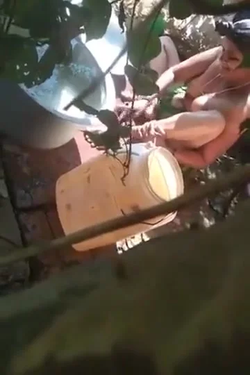 Desi Aunty Outdoor Bathing Video