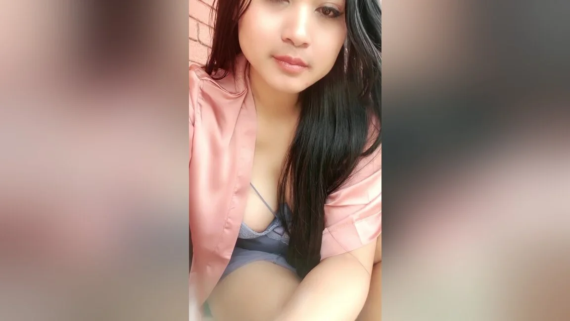 Afternoon Tease: Whos Watching?