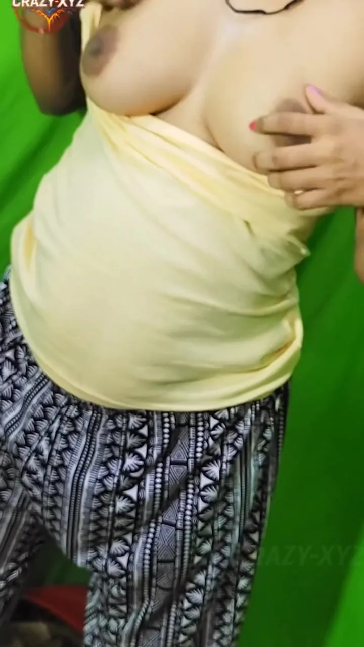 Dress Changing Bhabhi Showing Her Sexy Body