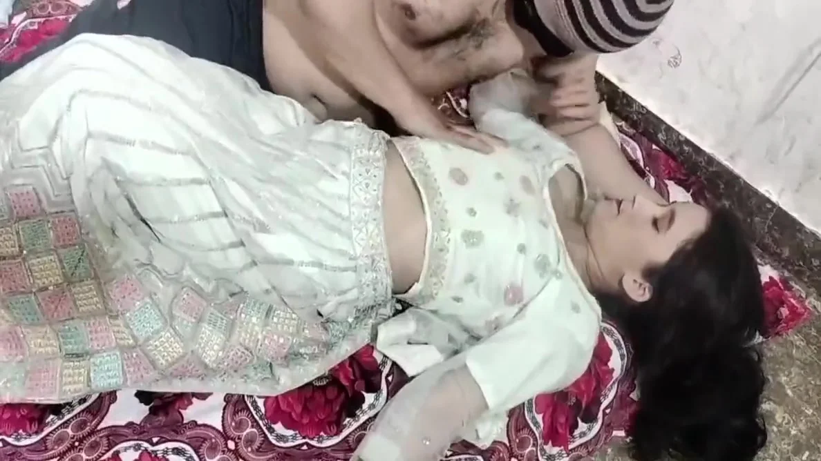 Stepsister In Law Ko Paise Dekar Hotel Me Le Jakar Jabar Dasti Pela