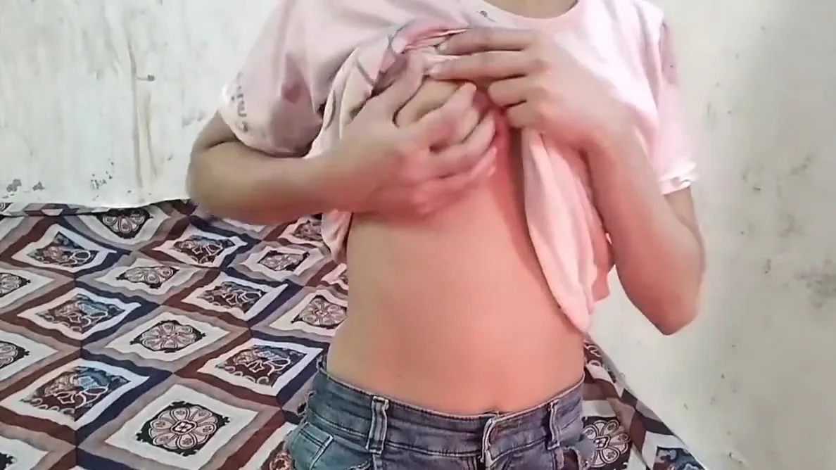 Padosan Ko Saaman Dene Ke Bahane Pel Diya