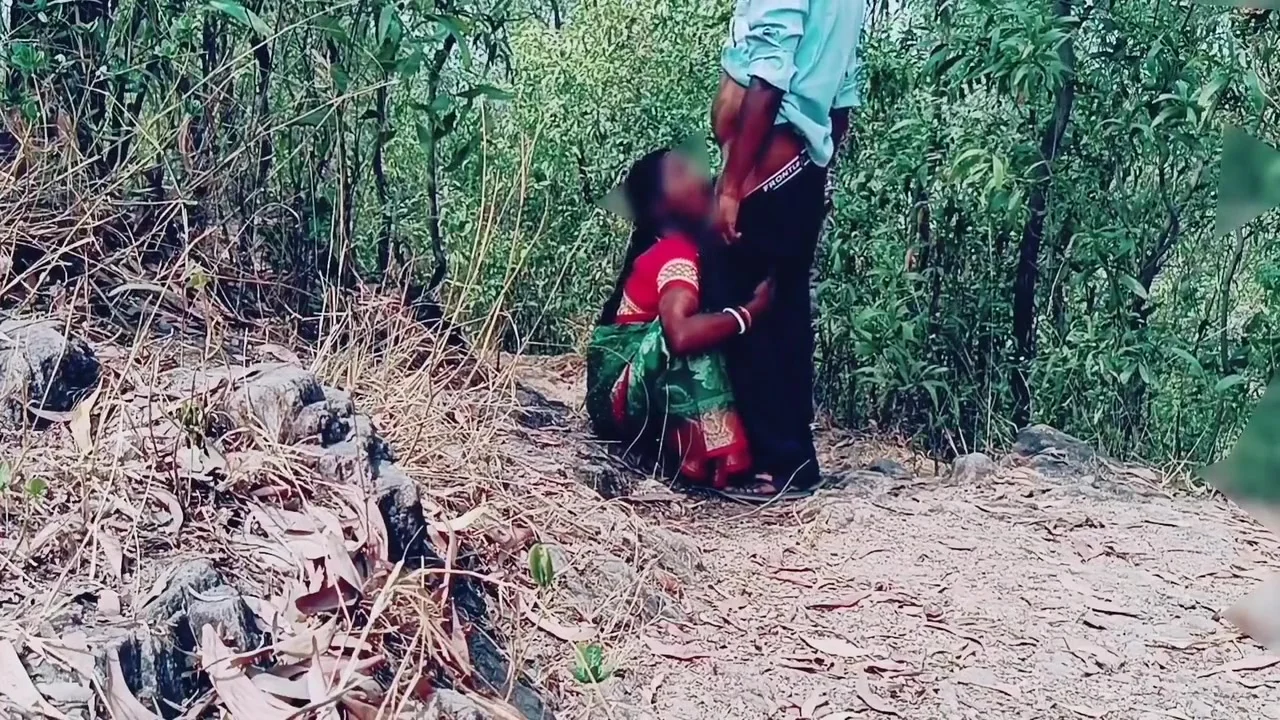 A Village Chitting Wife Fucking With A School Student 18+ In Forest