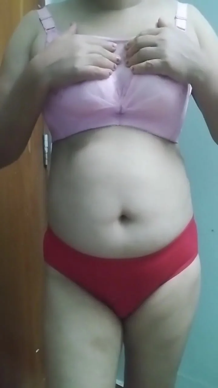 Pakistani Desi Bhabhi Very Sexually Excited, Want To Fuck You