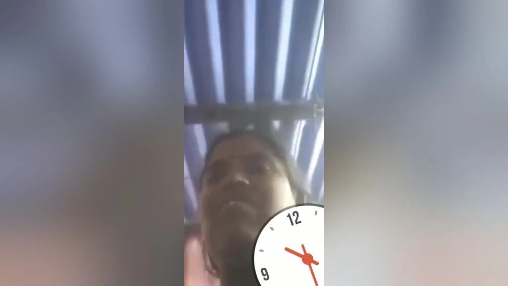 Village Bhabhi Shows Her Pussy And Fingering