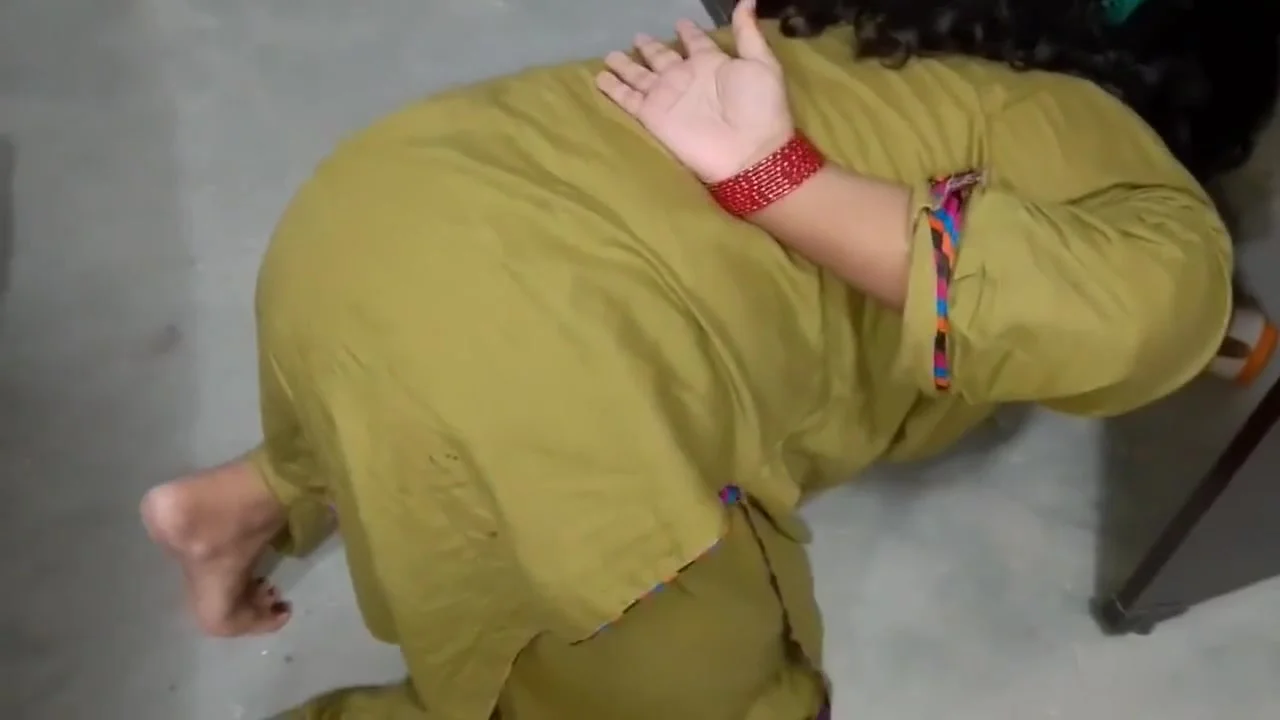 Desi Aunty Romance With Dewar