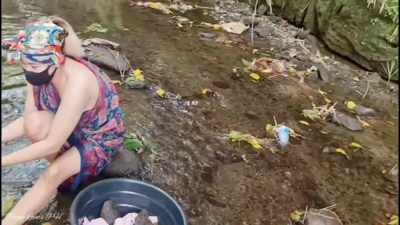 Random Stranger Fucks My Pussy On Public River