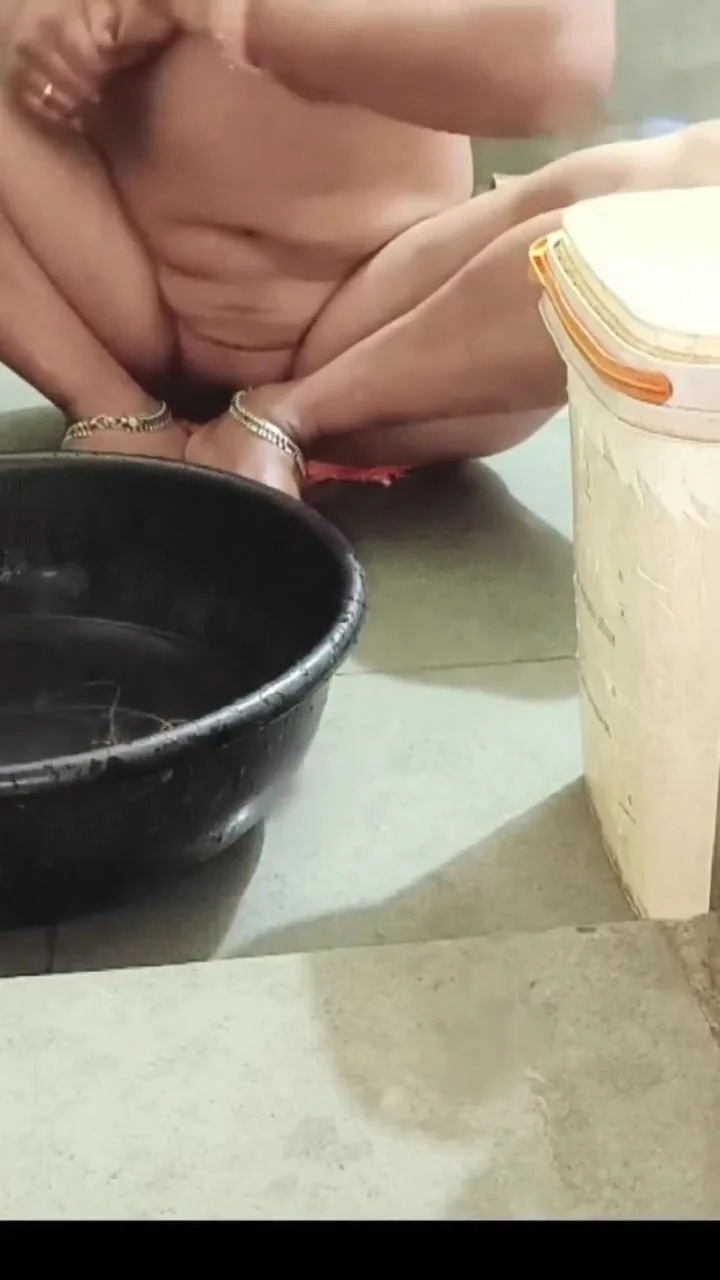 Rough Sex And Hindi Sex - Your Poem Stepsister-in-law Open Bath In The Bath House, Now I Like To Bathe In The Open Every Day, If You Also Bathe In The Open, Then Tell Me