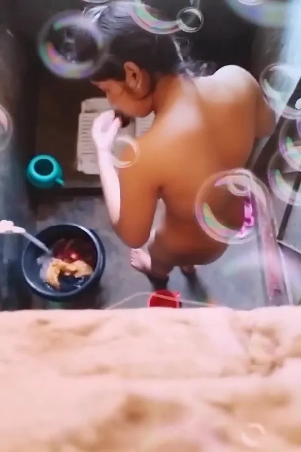 Neighbor Girl Spied In Bathroom Mms