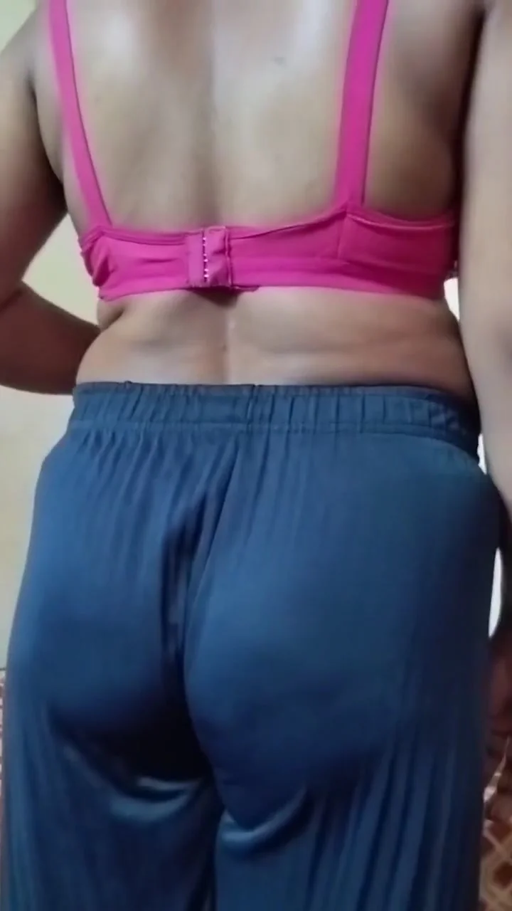 Stepmother Show Pussy And Masturbating Brinjal