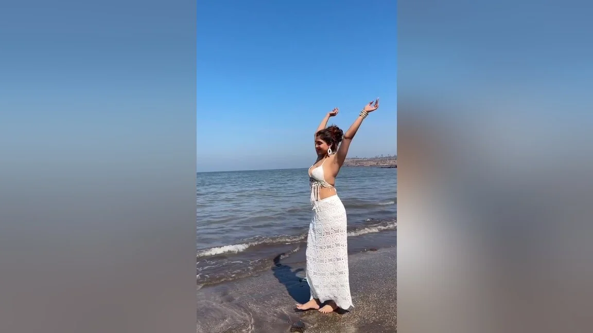 Stepdad Accidentally Mistakens Stepdaughter As Wife, Leaving Her Creampied