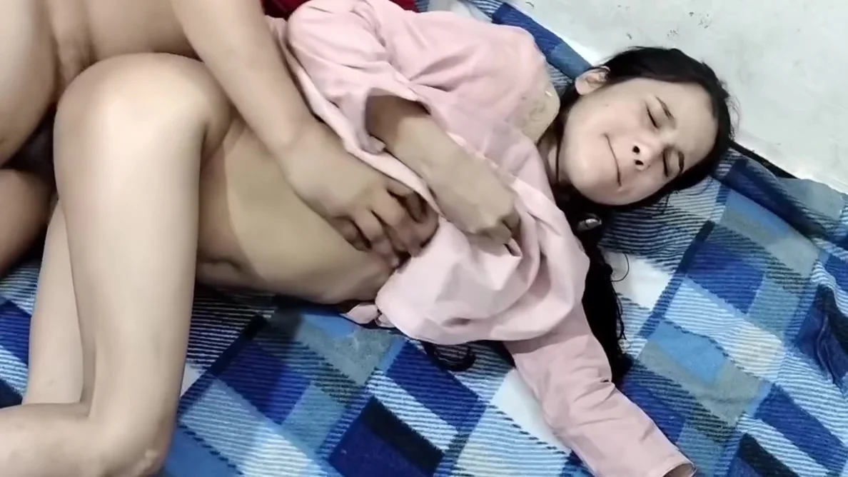 Muslim Girlfriend Ko Bathroom Me Pakad Ke Pel Diya