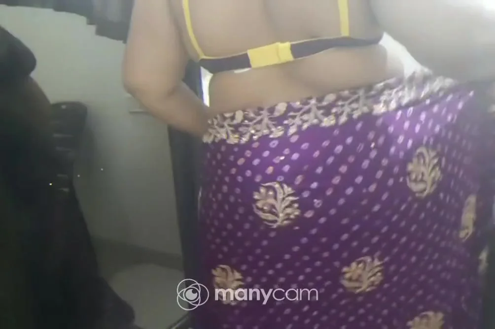 Horny Desi Indian Seducing Her Boss On Videocall